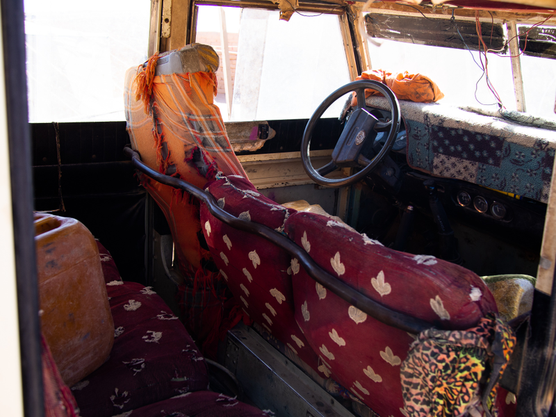 Illustration for article titled In War Torn Western Sahara, These Old Cars Are The King And Queen